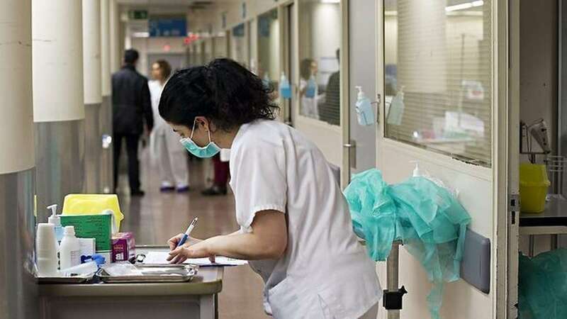 Sanitario en una instalación hospitalaria (Foto TdC)